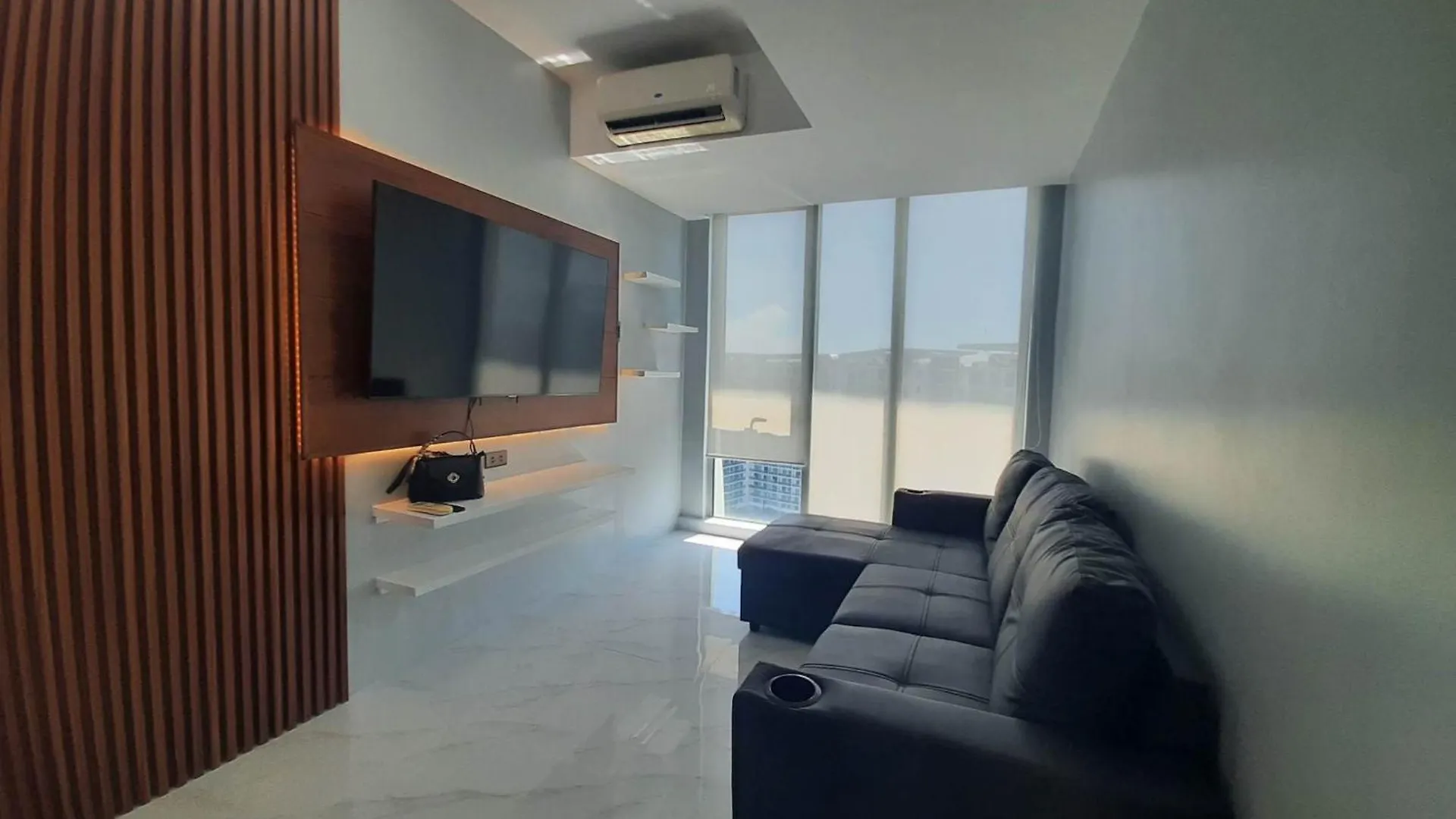 Beach Front Living In The Heart Of The City, Azure Residences Manila 0*,  Philippines