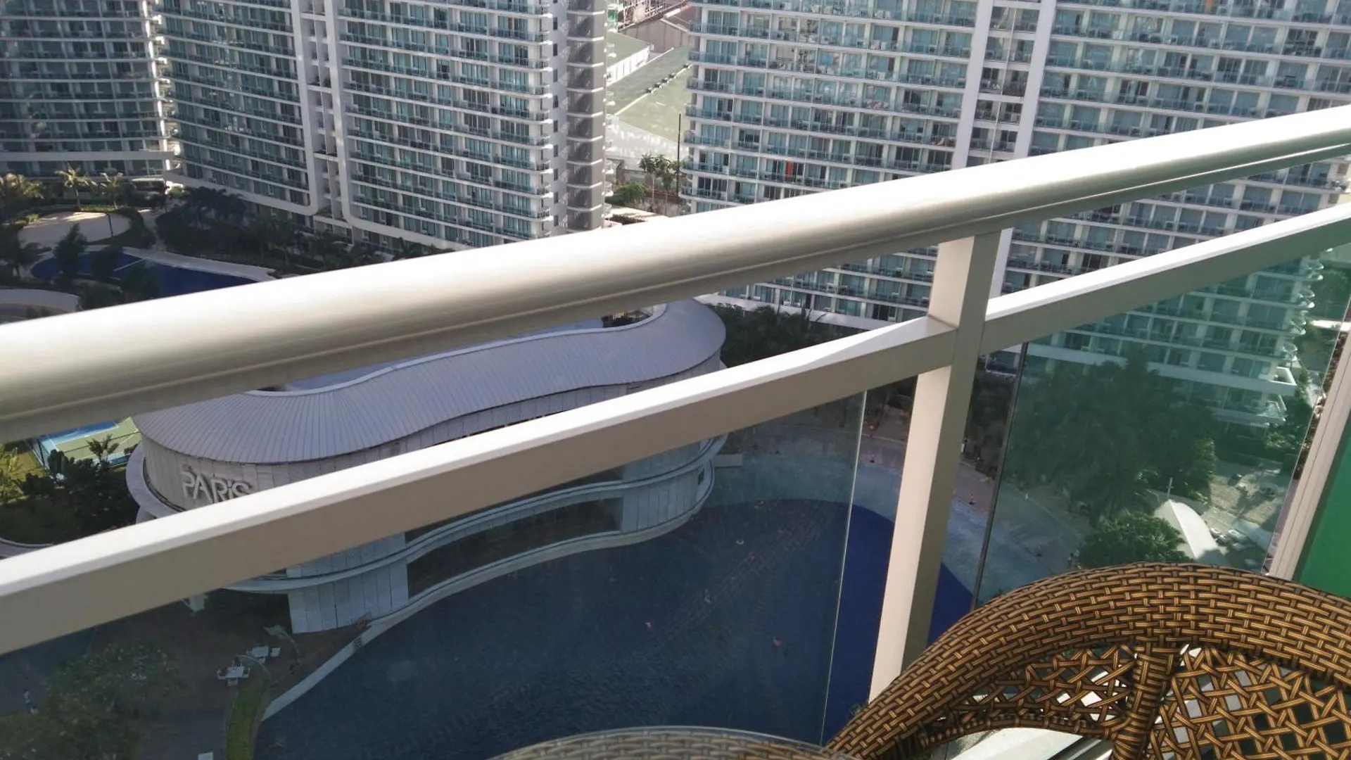 Apartment Beach Front Living In The Heart Of The City, Azure Residences Manila Philippines