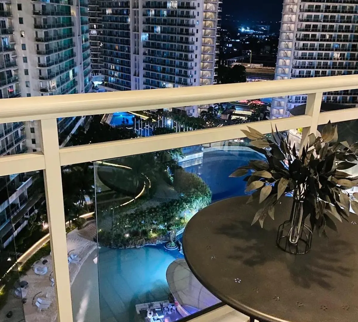 Apartment Condominium Units in Azure Beach Resort Residences Manila Philippinen