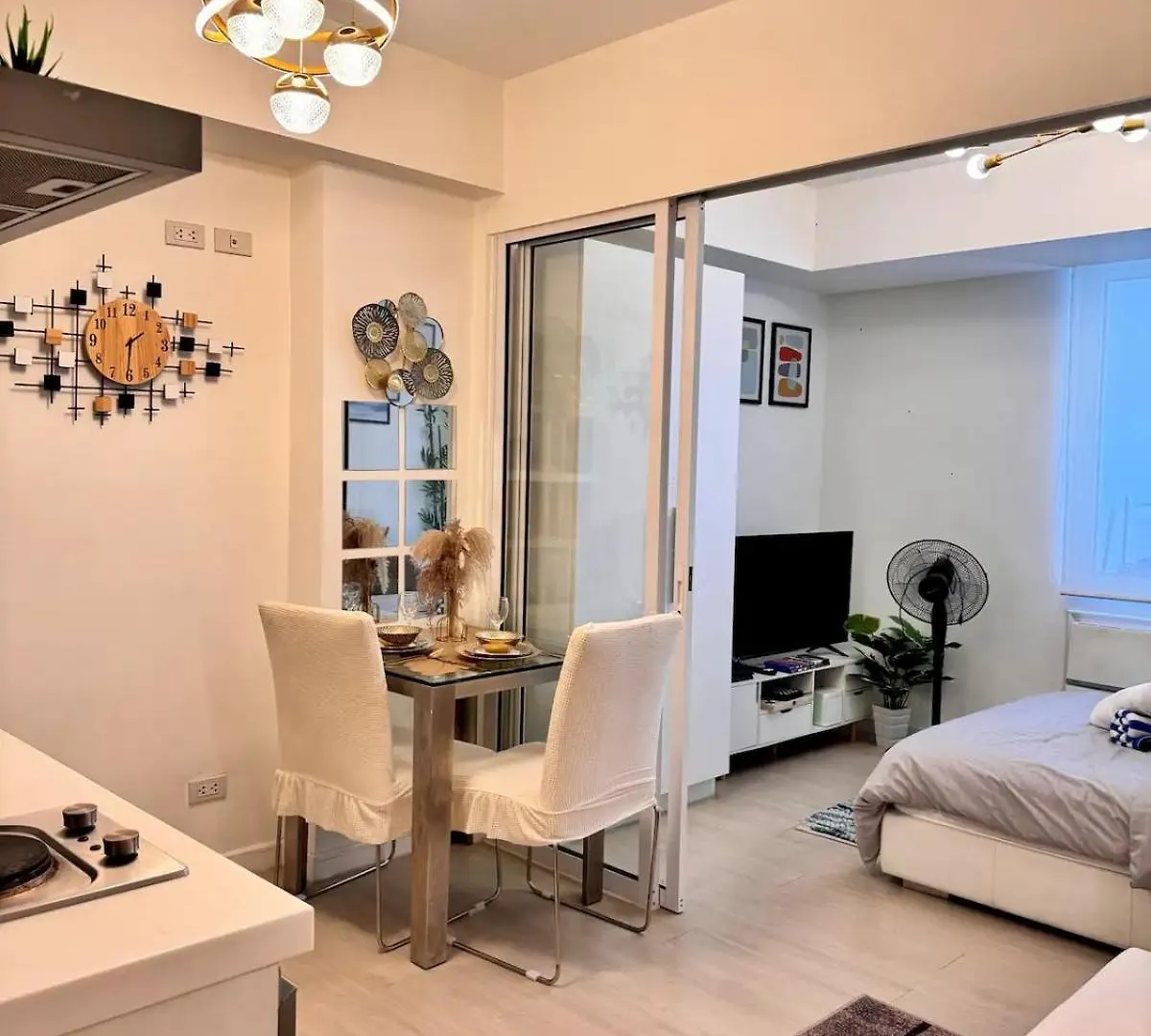 Apartment Condominium Units in Azure Beach Resort Residences Manila Philippinen