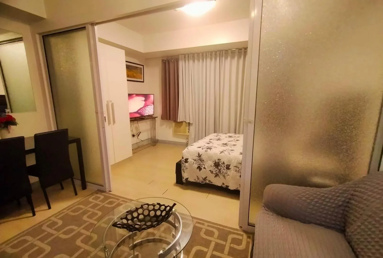 Beach Front Living In The Heart Of The City, Azure Residences Manila 0*,